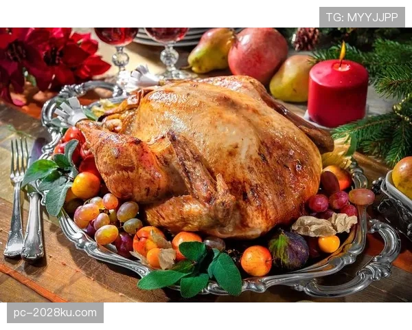 刚看到罗纳尔迪尼奥家餐桌，盘子看着比我这辈子存款还贵