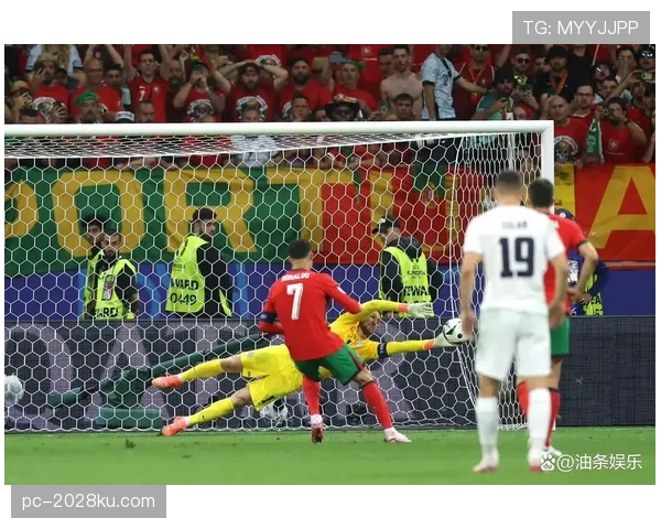 守门员犯规判定：禁区内哪些动作会被判点球